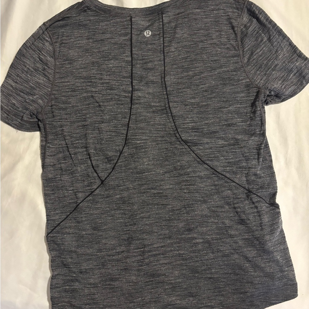 Lululemon Athletica Gray Short Sleeve Tee